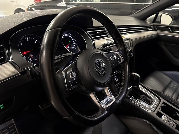 Volkswagen Passat 14 of 26