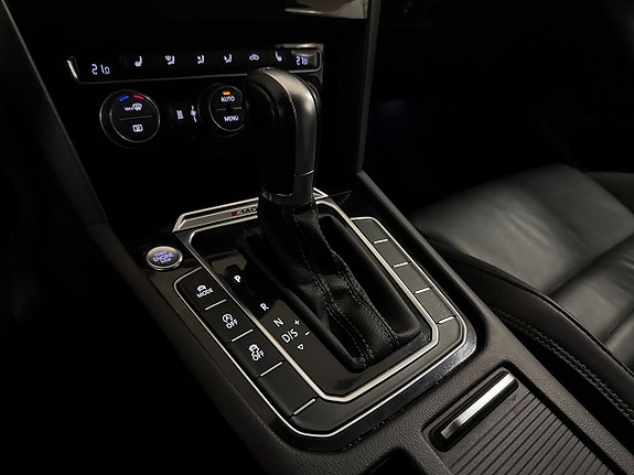 Volkswagen Passat 18 of 26
