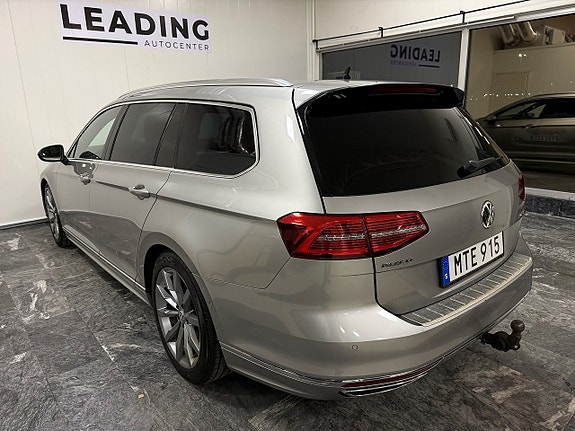 Volkswagen Passat 2 of 26