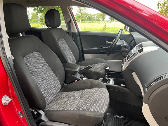Kia Ceed 10 of 16