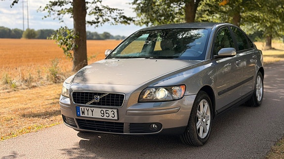 Volvo S40 2 of 15