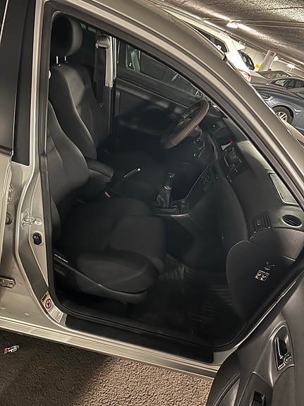 Toyota Corolla 6 of 8
