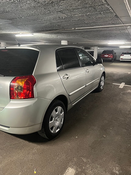 Toyota Corolla 3 of 8