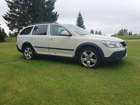 Skoda Octavia Scout 2 of 4