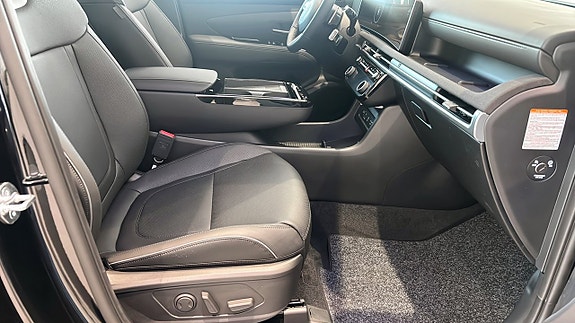 Hyundai Tucson 3 of 12