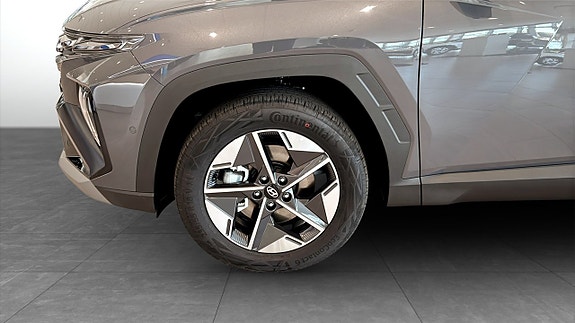 Hyundai Tucson 9 of 12