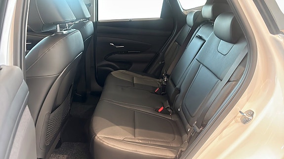 Hyundai Tucson 9 of 12