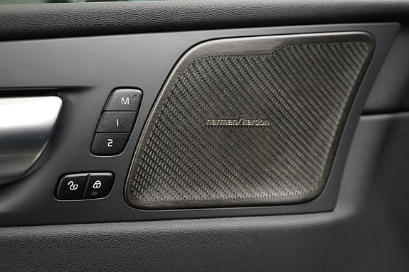 Volvo XC60 11 of 21