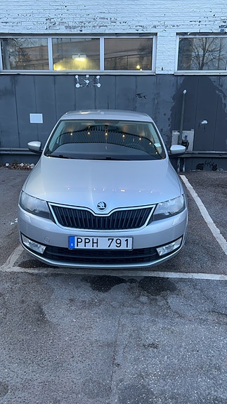 Skoda Rapid 2 of 9