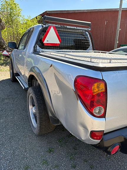Mitsubishi L200 Club Cab 3 of 6