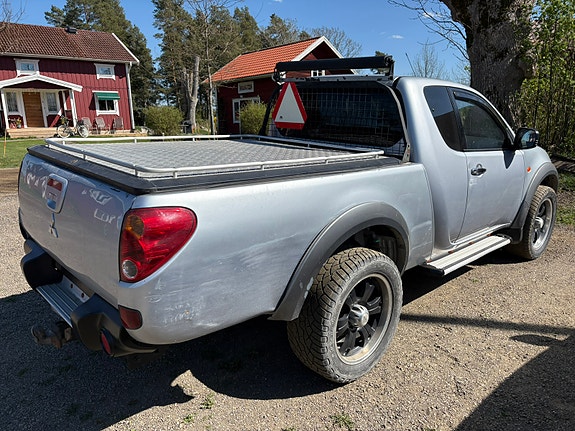 Mitsubishi L200 Club Cab 4 of 6