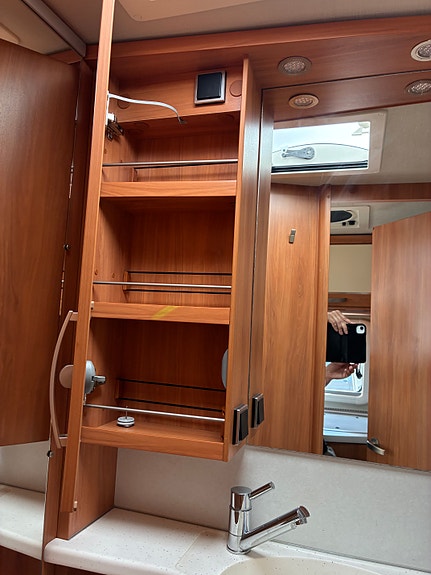 Hymer Exsis-i 688 14 of 23
