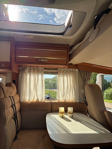 Hymer Exsis-i 688 2 of 23