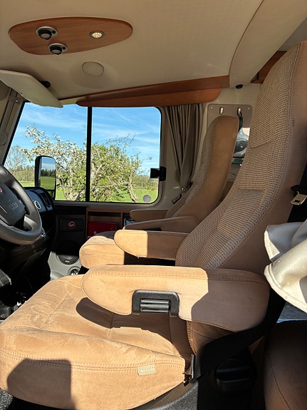 Hymer Exsis-i 688 3 of 23