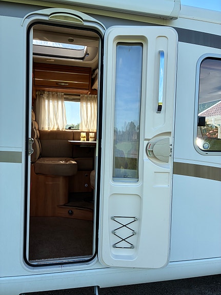 Hymer Exsis-i 688 17 of 23