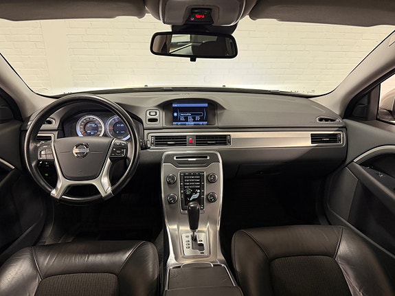 Volvo V70 9 of 16