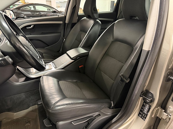 Volvo V70 6 of 16