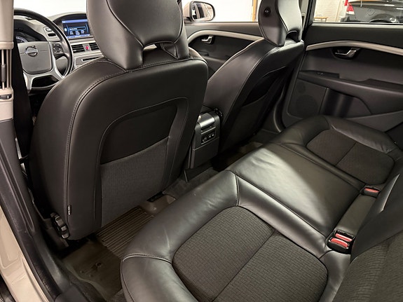 Volvo V70 7 of 16
