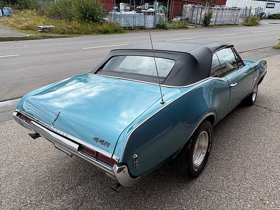 Oldsmobile 442 7 of 30