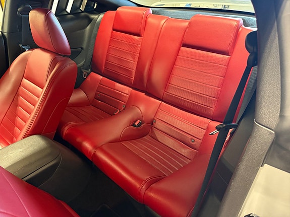 Ford Mustang 27 of 30