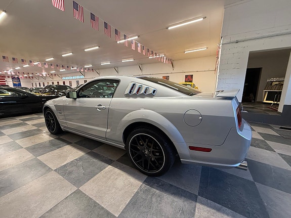 Ford Mustang 8 of 30