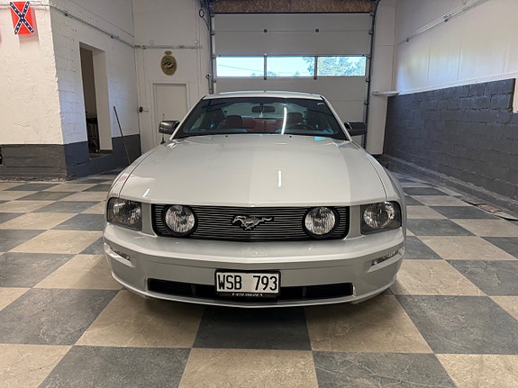 Ford Mustang 4 of 30