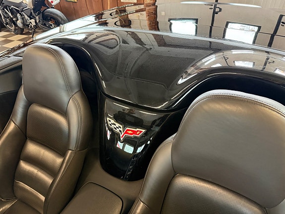 Chevrolet Corvette 16 of 24