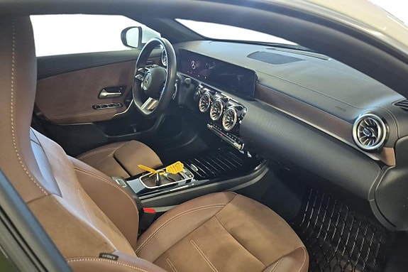 Mercedes-Benz CLA250 e 13 of 30