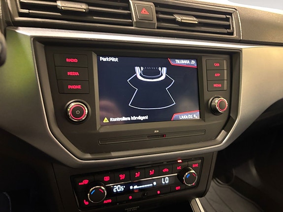 Seat Arona 18 of 23