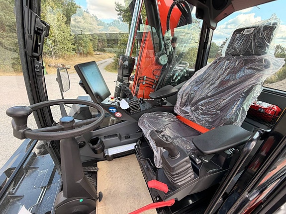 SVERIGEPREMIÄR! Kubota KW115 hjulgrävare med 5 år garanti! 5 of 12