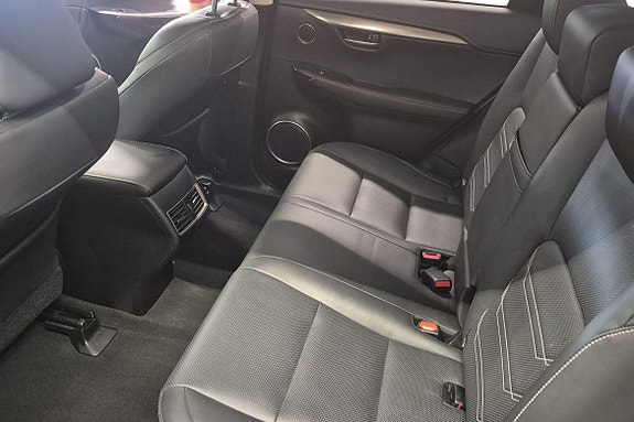 Lexus NX450h+ 25 of 30