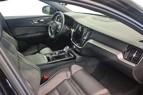 Volvo V60 25 of 30