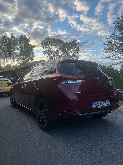 Toyota Auris 2 of 7