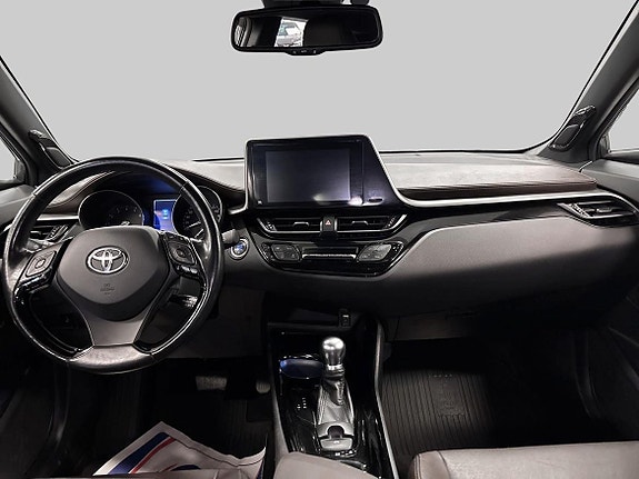 Toyota C-HR 12 of 21