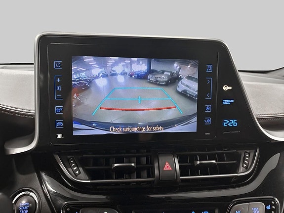 Toyota C-HR 17 of 21