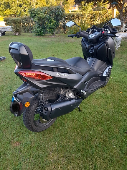 Yamaha X-MAX 300 3 of 5
