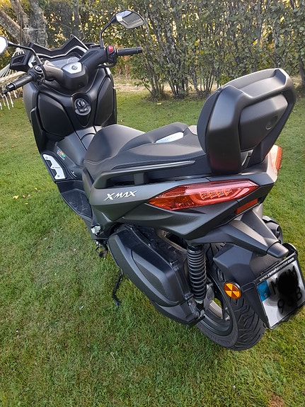 Yamaha X-MAX 300 4 of 5