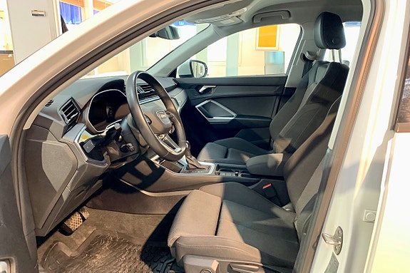 Audi Q3 7 of 12
