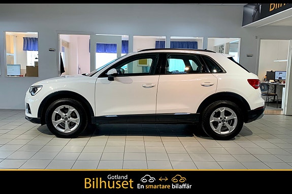 Audi Q3 2 of 12