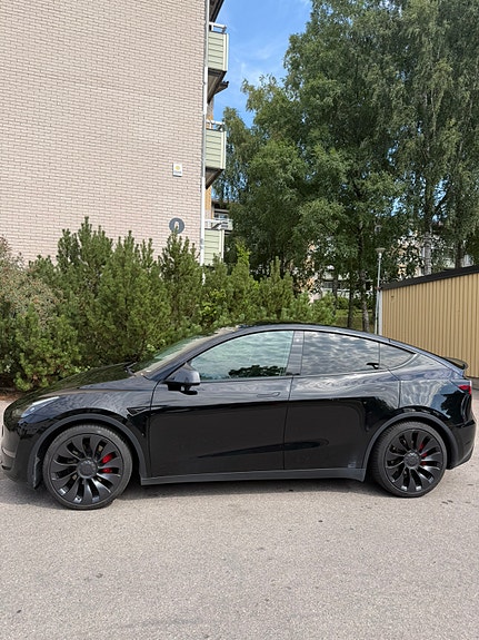 Tesla Model Y 2 of 7