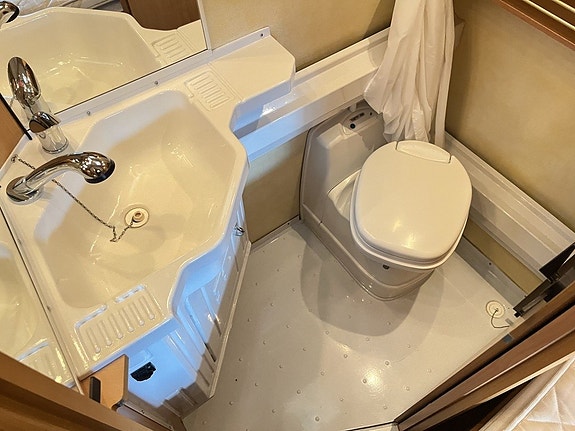 Kabe SAFIR XL KS (ALDE+AC+Solcell+1 570 kg) 15 of 21