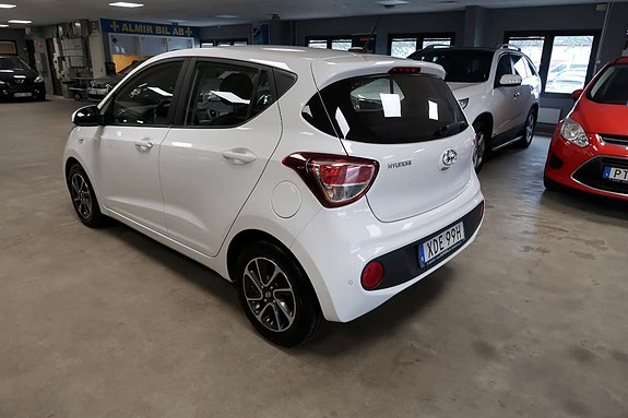 Hyundai i10 4 of 12