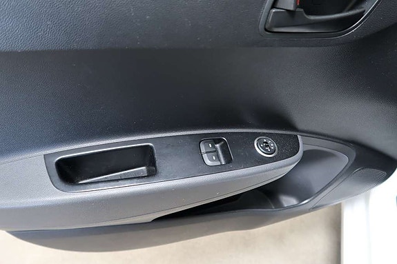 Hyundai i10 8 of 12