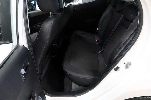Hyundai i10 7 of 12