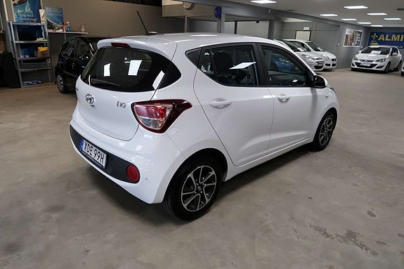 Hyundai i10 6 of 12