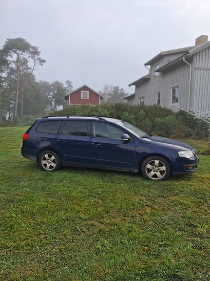 Volkswagen Passat 2 of 7