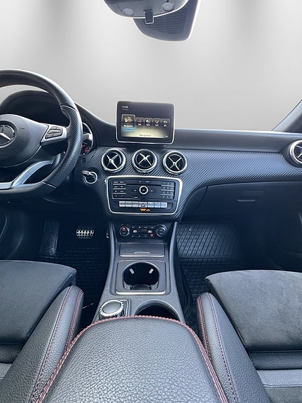 Mercedes-Benz A200 d 14 of 24