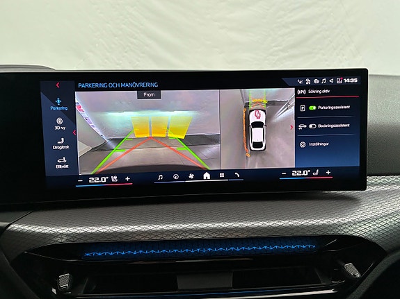 BMW i4 10 of 17