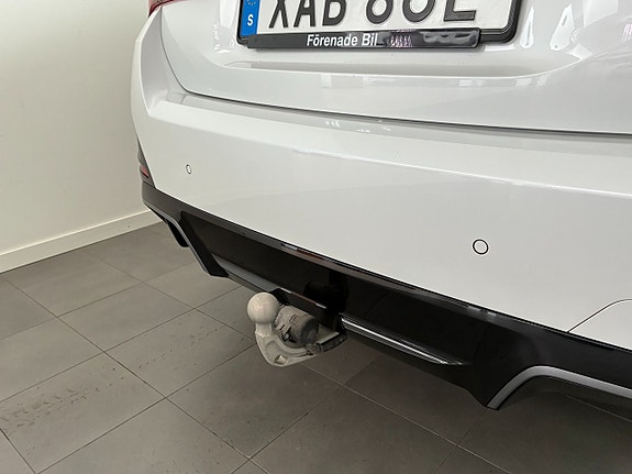 BMW i4 14 of 17