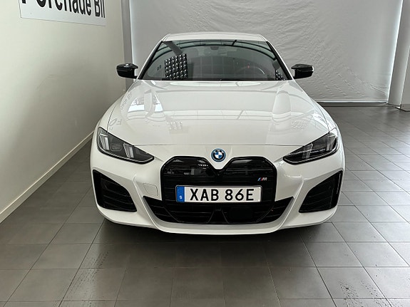 BMW i4 2 of 17